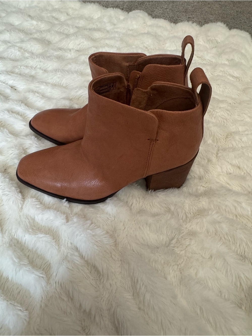 Vionic Women’s Tan/Cognac Leather Ankle Booties